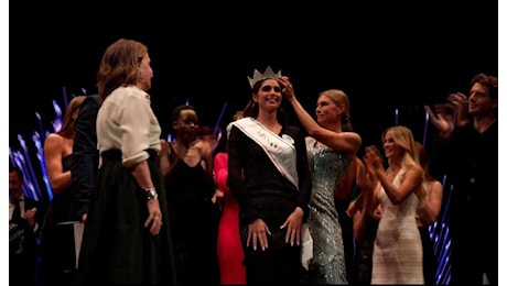 Miss Italia 2024, la senese Ofelia Passaponti è lei la più bella d’Italia