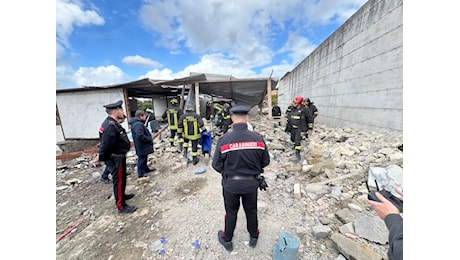 Esplosione Ercolano, fabbrica di botti intestata a 13enne: Operai vittime di imprenditore senza scrupoli