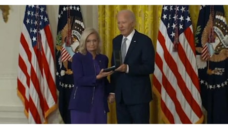 IL VIDEO. Biden conferisce la Presidential Citizens Medal a Liz Cheney