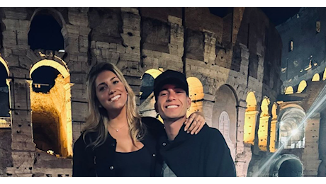 Soulé, l’indizio social spazzia via i dubbi: foto al Colosseo con la fidanzata