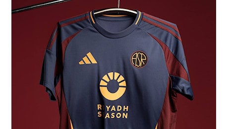 FOTO - La Roma lancia il Third Kit targato Adidas: le immagini