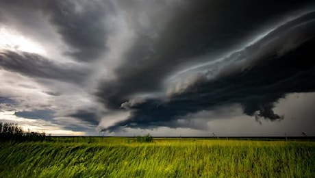 Allerta meteo nel Ferrarese per piene, vento, temporali e mareggiate