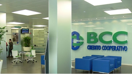 Bcc, firmato il contratto: aumento di 435 euro per i bancari del credito cooperativo (300 a settembre)