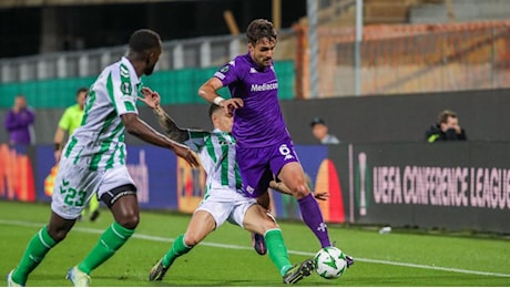 Fiorentina-Betis Siviglia 2-1: doppietta di Gosens. Kean sfiora il tris / Diretta