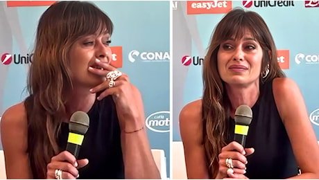 Claudia Pandolfi scoppia a piangere al Giffoni Film Festival: È la prima volta che ne parlo...