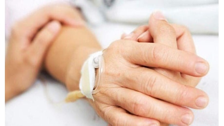 Suicidio assistito, Asl da' l'ok per una malata di sclerosi multipla: ha rifiutato nutrizione artificiale