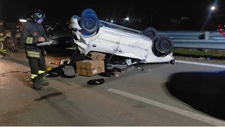 Schianto tra due auto in autostrada: muore bambino di otto anni