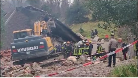 Esplosione di una villetta in Garfagnana, la ricerca dei due dispersi