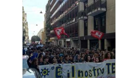 In piazza 'per il diritto allo studio', anche a Bari studenti in sciopero il 15 novembre: corteo in centro