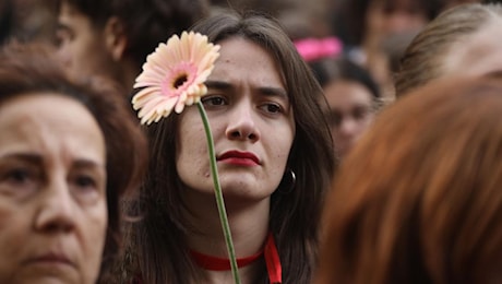 In piazza contro la violenza sulle donne: “Siamo tutti coinvolti”