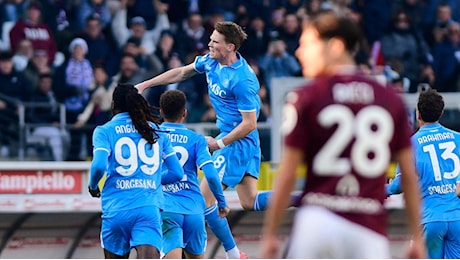 Torino-Napoli 0-1, McTominay tiene gli azzurri in vetta