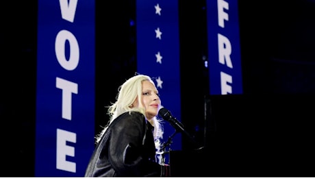 Lady Gaga canta per Kamala Harris prima del voto delle elezioni