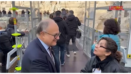 Roma, inaugurata la passerella sulla Fontana di Trevi col sindaco Gualtieri