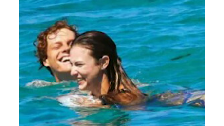 Jannik Sinner e Anna Kalinskaya felici in Costa Smeralda: i tennisti hanno scelto la Sardegna per godersi le vacanze