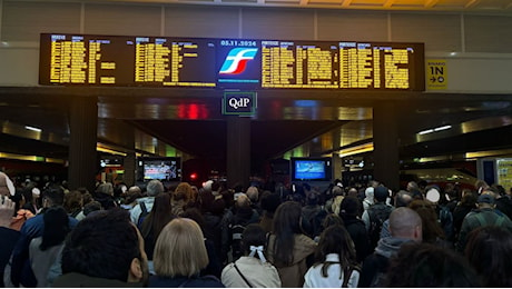 Capotreno accoltellato, scatta lo sciopero: oggi molti treni fermi. Disagi per rientrare a casa