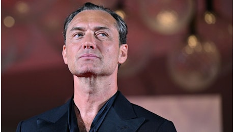 Per Jude Law l'animale più spaventoso è il fascista: Sfortunatamente non è in via di estinzione, il video