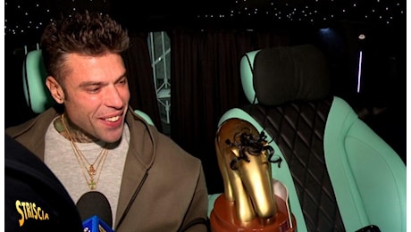 Striscia la Notizia, Tapiro d'oro 'riccioluto' a Fedez dopo il dissing con Tony Effe