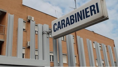 Pesta e minaccia la ex con le forbici, poi pubblica la lista come Turetta
