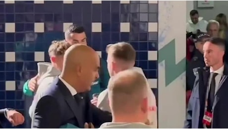 Zielinski e Zalewski fan di CR7: l'incontro con Cristiano nel post-partita