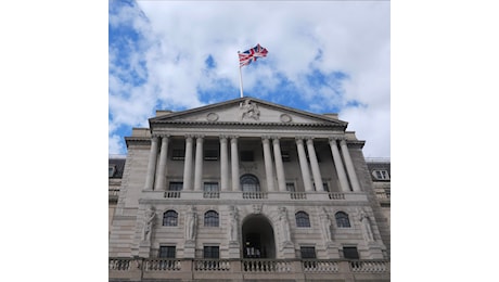 LA BANK OF ENGLAND TAGLIA I TASSI DI 25 PUNTI BASE