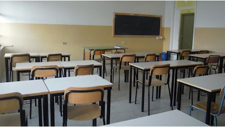 Docente 33enne intraprende relazione con un’alunna e la sua amica, entrambe minorenni: a processo
