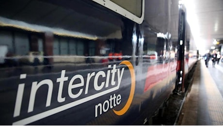 Un Intercity al giorno per lavori lungo la linea: settimana di passione per i treni da e per la Sicilia