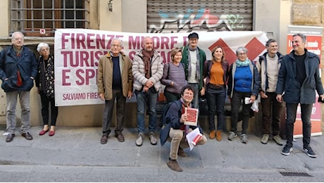 Firenze e l'overtourism, Salviamo Firenze contro il forum di Nardella: «È stato lui a svendere la città»