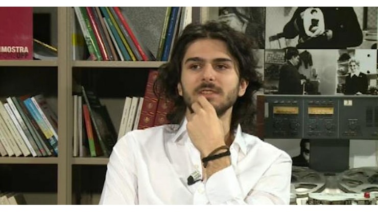 Poveri a noi, il romanzo d'esordio di Elvio Carrieri tra i finalisti del premio Strega - RaiNews