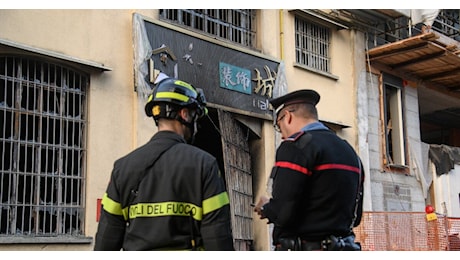 Rogo nello showroom cinese di Milano: “Fiamme appiccate dall’alto, poi la fuga sul tetto”. La procura indaga per strage