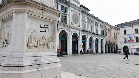 Svastiche a Brescia, dopo la mancata adesione alla mozione antifascista di Andreoli, la maggioranza insorge: dimissioni