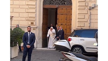 Visita a sorpresa del Papa ad Emma Bonino