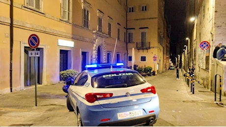 Perugia, ragazzo israeliano ferito con arma da taglio in centro. Si cercano due uomini