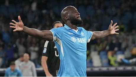 Le pagelle di Napoli-Como: Lukaku tuttofare, da Sergi Roberto errore fatale