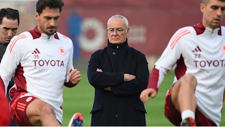 Trigoria, primo allenamento agli ordini di Ranieri: il mister a colloquio con Ghisolfi a bordocampo (FOTO)