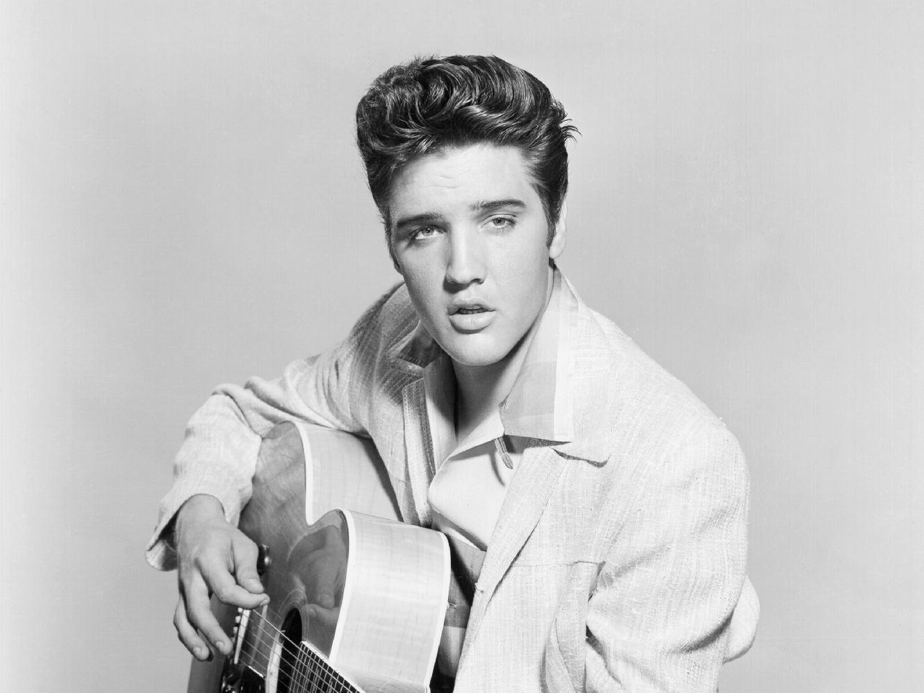 Elvis Presley, 90 anni di leggenda: le 5 canzoni che hanno fatto la storia della musica