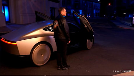 Un robotaxi a fari spenti nella notte. Ecco perché Musk ha deluso gli investitori di Tesla