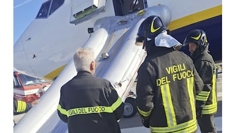 Motore in fiamme su aereo in partenza da Brindisi diretto a Torino: chiuso aeroporto del Salento