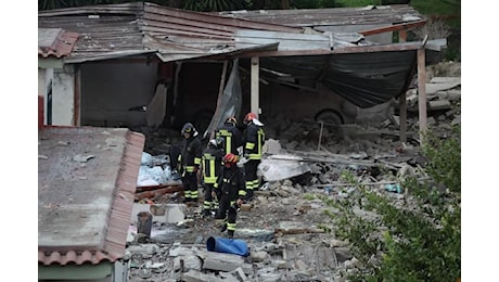 Ercolano, deposito esploso intestato a minorenne: proprietario denunciato. Tre le vittime