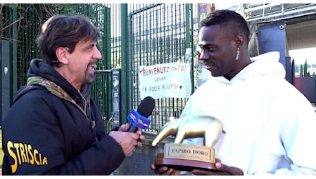 Balotelli riceve il Tapiro d'oro: Dovreste darlo a Vieira, non a me!