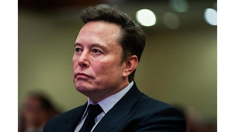 Elon Musk assume anche in Italia: stipendi fino a 256mila euro e lavoro da remoto