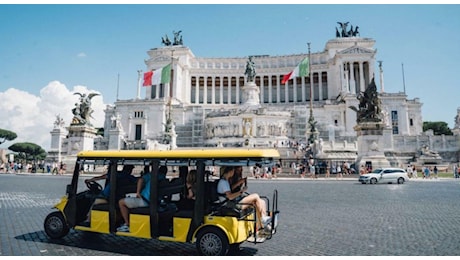 Golf car, è invasione a Roma: dalle autorizzazioni mancanti al vuoto normativo, ecco come vengono aggirate le regole