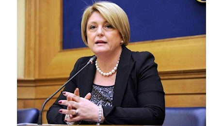 Il caso Calderone arriva in Procura: aperto un fascicolo sul percorso accademico della ministra · LaC News24