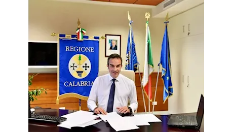 Occhiuto: 5 nuove rotte Ryanair per stagione estiva 2025, Calabria destinazione sempre più attrattiva