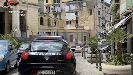 Docente picchiata dai genitori, rientro a scuola con la scorta dei carabinieri