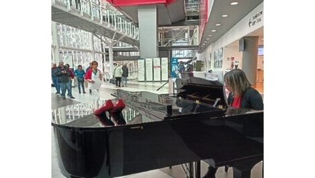 Coloriamo l'indifferenza: all'ospedale di Verduno tutti vestiti di rosso contro la violenza