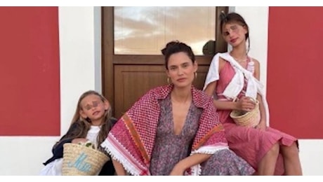 Bianca Balti e il tumore: la sua forza sono le figlie Mia e Matilde