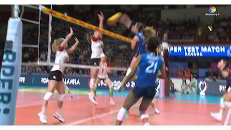 Matilde Munarini si presenta così alla Nazionale! Murone e poi super 1° tempo durante l'amichevole Italia-Germania per la centrale classe 2004