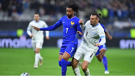 Scontri sugli spalti prima di Francia-Israele, poi solo 0-0 sul campo. E l'Italia sorride