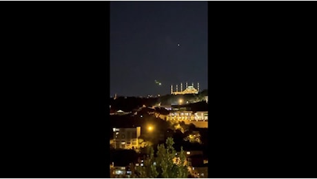 Spettacolare meteora illumina i cieli della Turchia | VIDEO