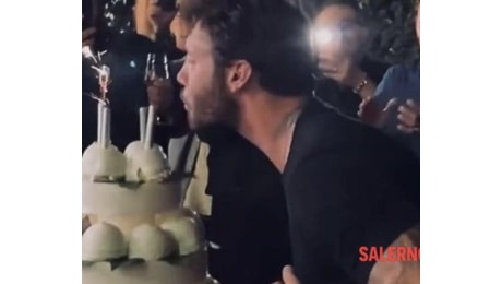 Stefano De Martino festeggia 35 anni: le candeline sulla 'cascata' di delizie al limone della Pasticceria Pansa